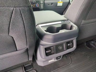 2027 Ford Super Duty F-350 SRW XLT