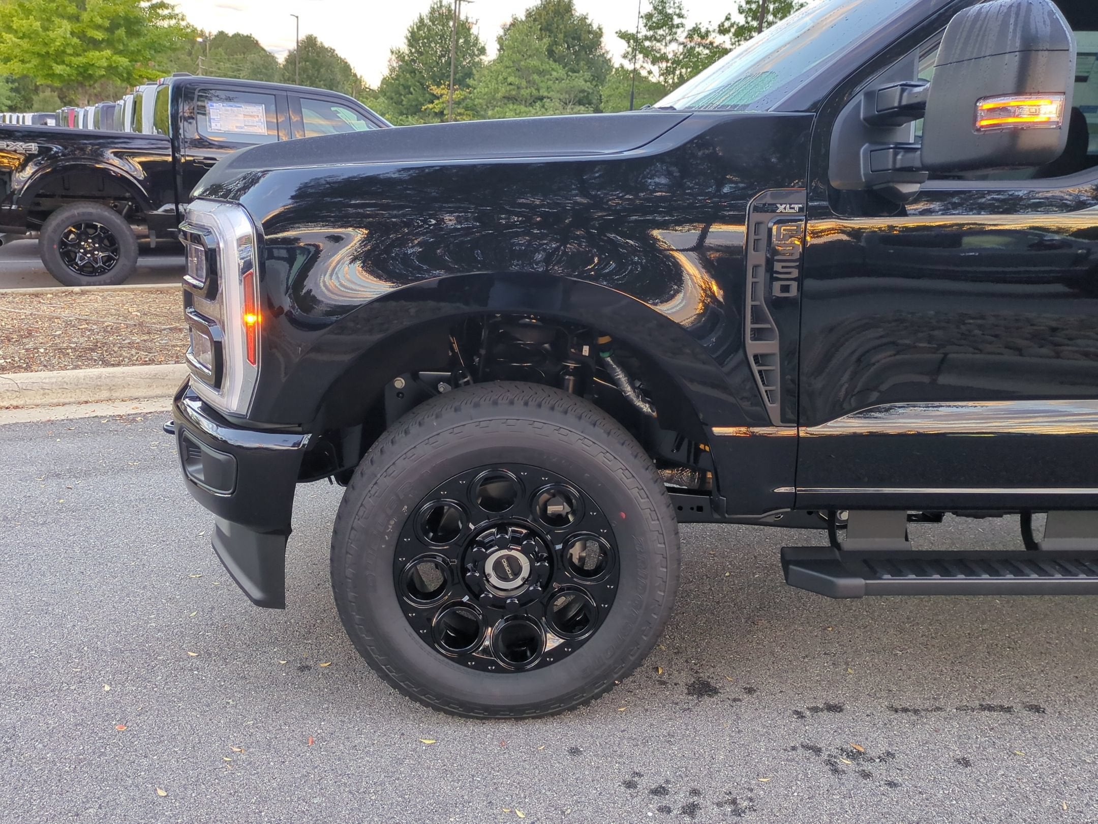 2027 Ford Super Duty F-350 SRW XLT