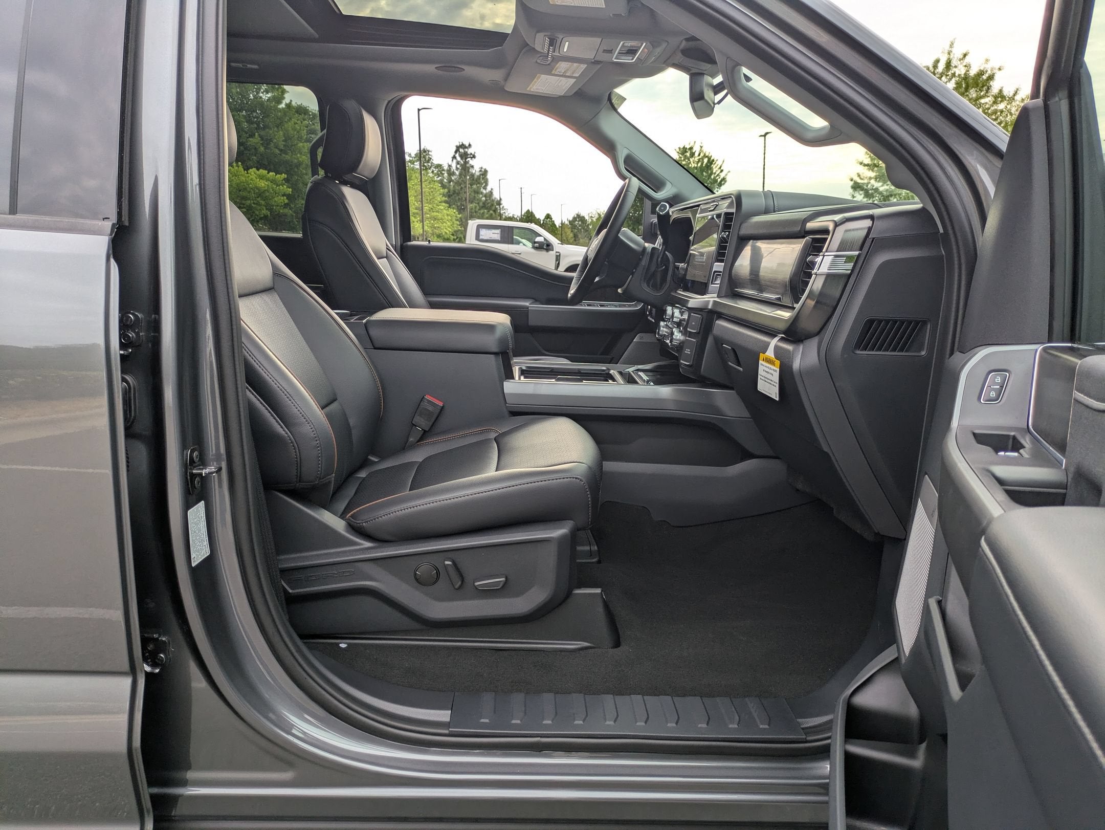 2026 Ford Super Duty F-350 SRW LARIAT