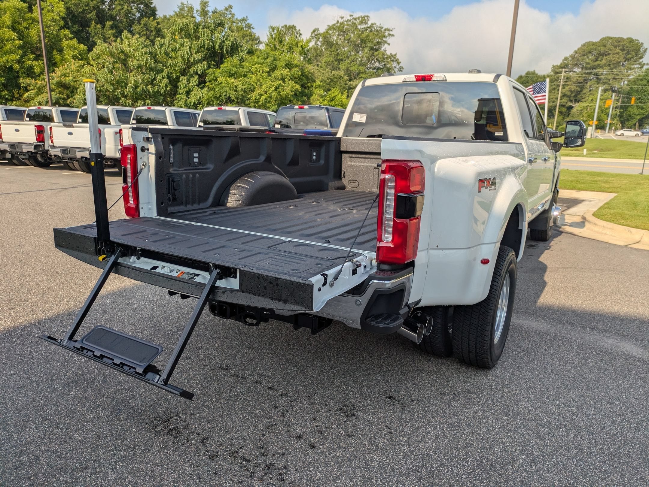 2026 Ford Super Duty F-350 DRW LARIAT