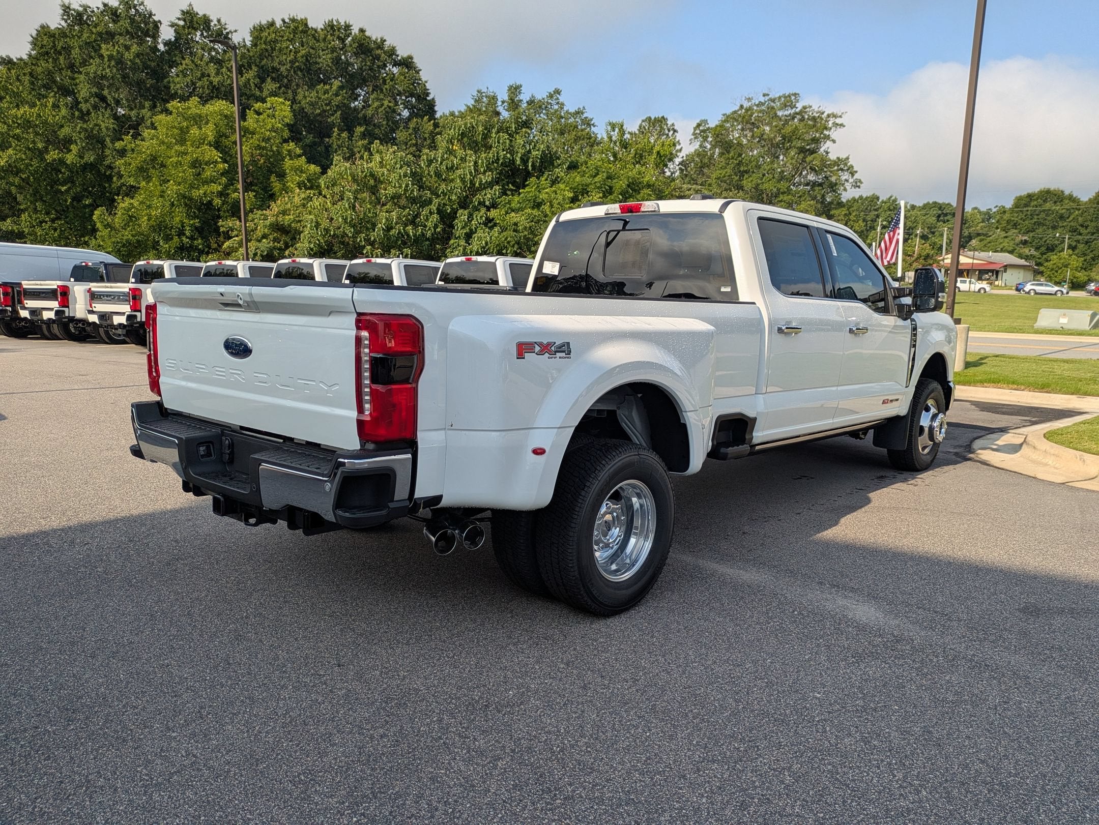 2026 Ford Super Duty F-350 DRW LARIAT