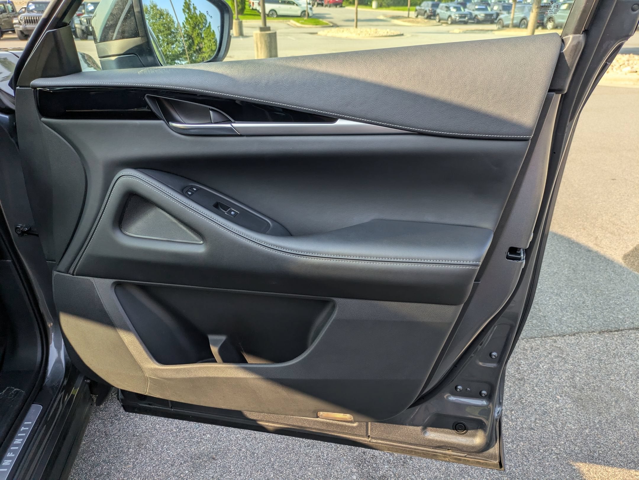 2025 INFINITI QX60 PURE