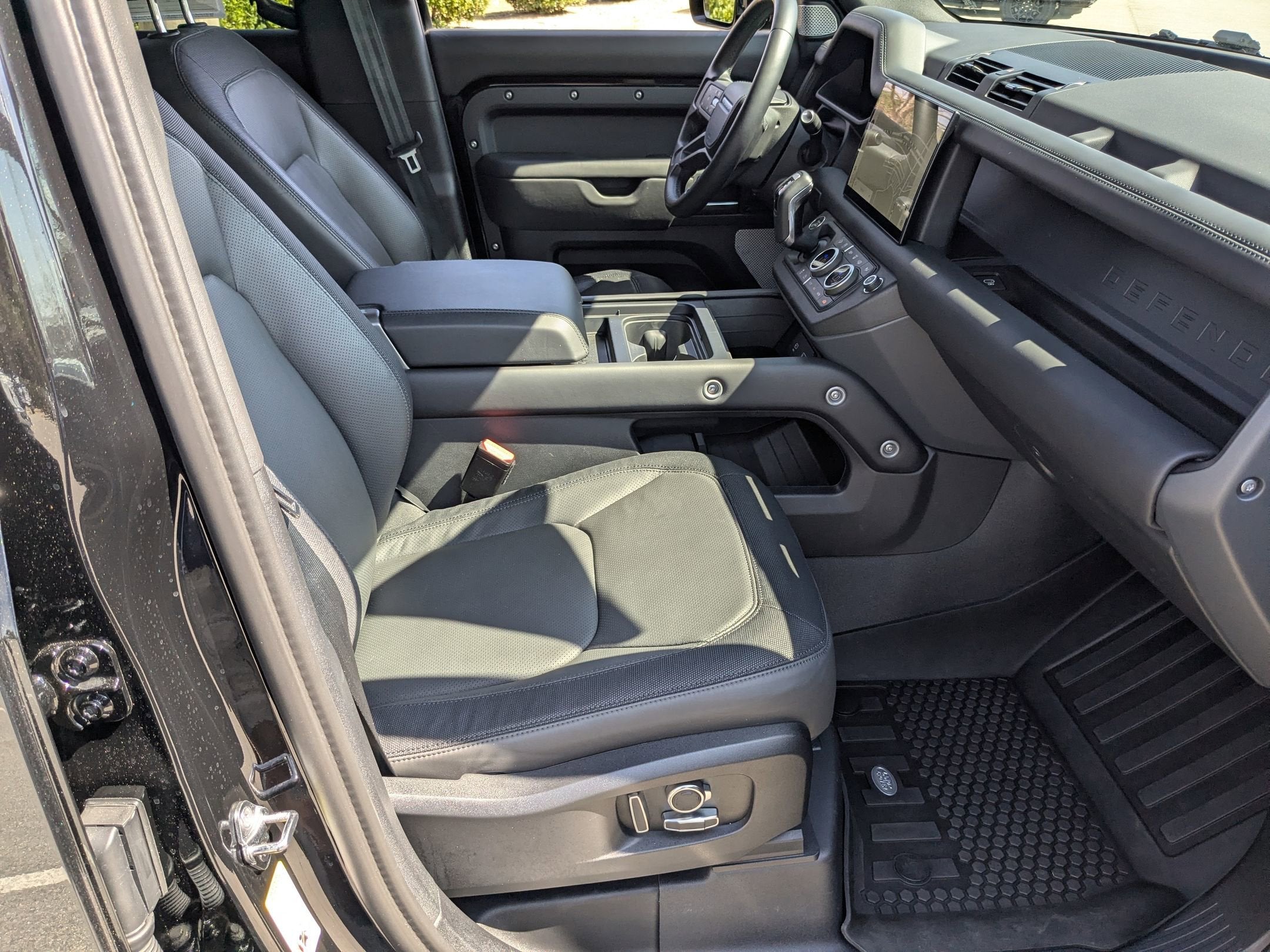 2024 Land Rover Defender X-Dynamic SE