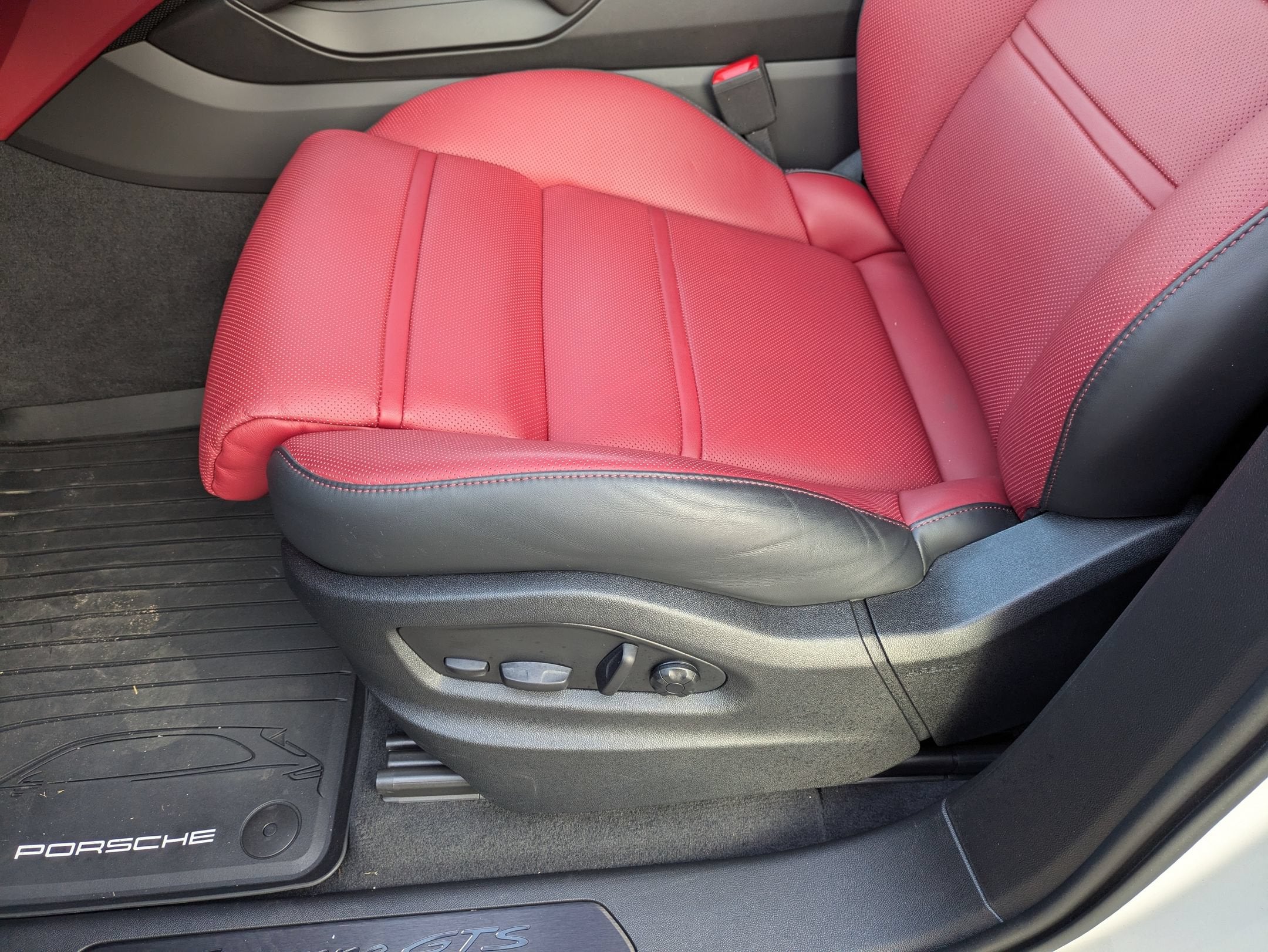 2025 Porsche Cayenne GTS
