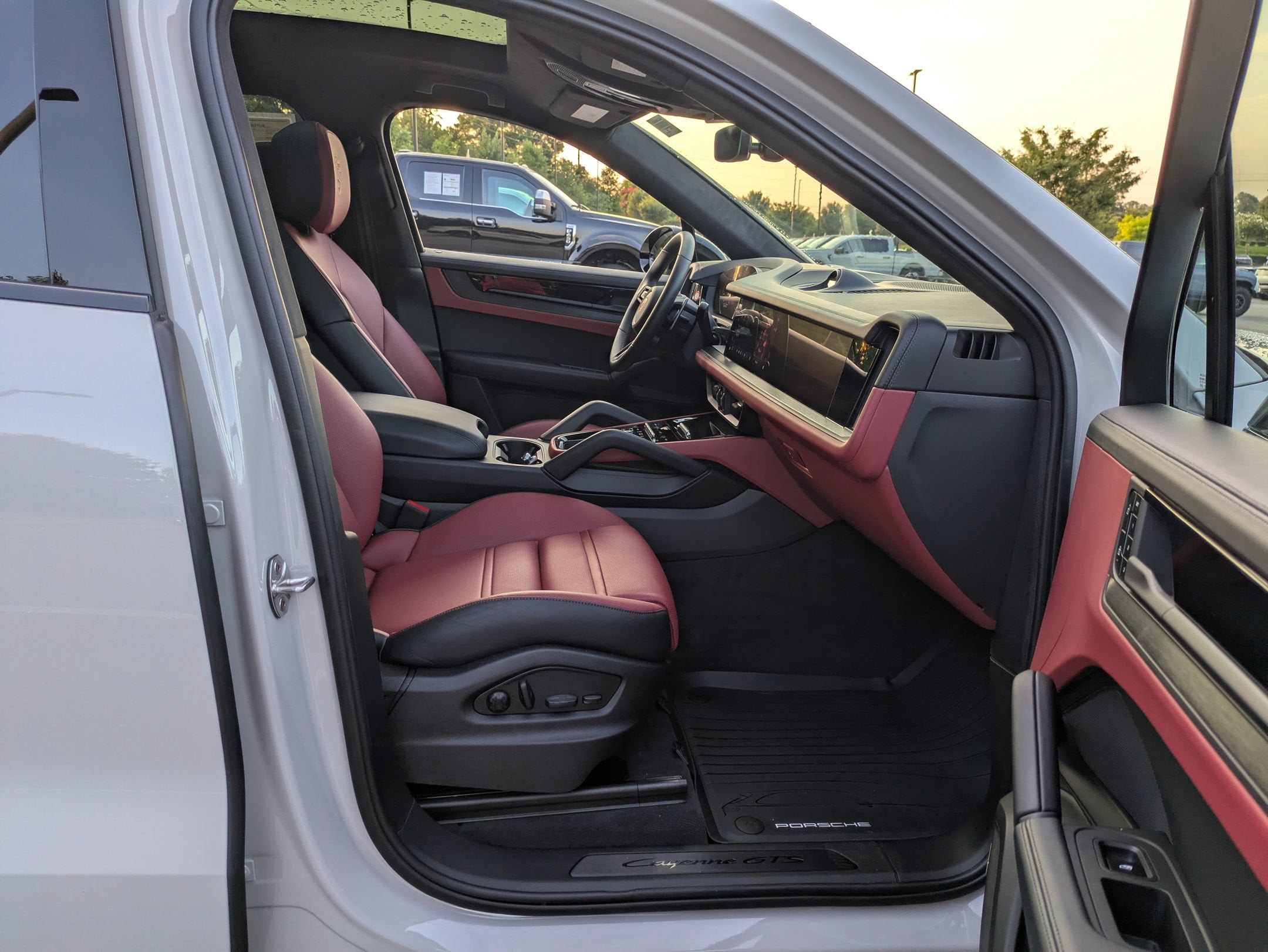 2025 Porsche Cayenne GTS