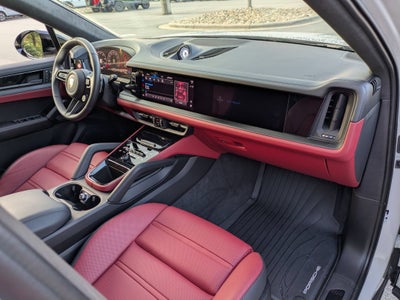 2025 Porsche Cayenne GTS