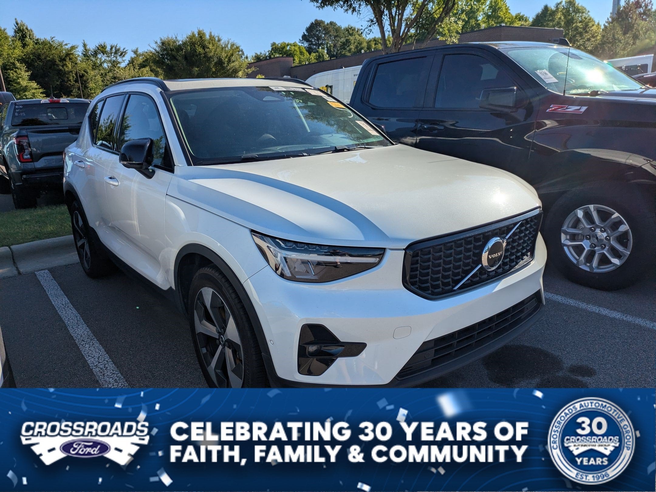 2023 Volvo XC40 Ultimate Dark Theme