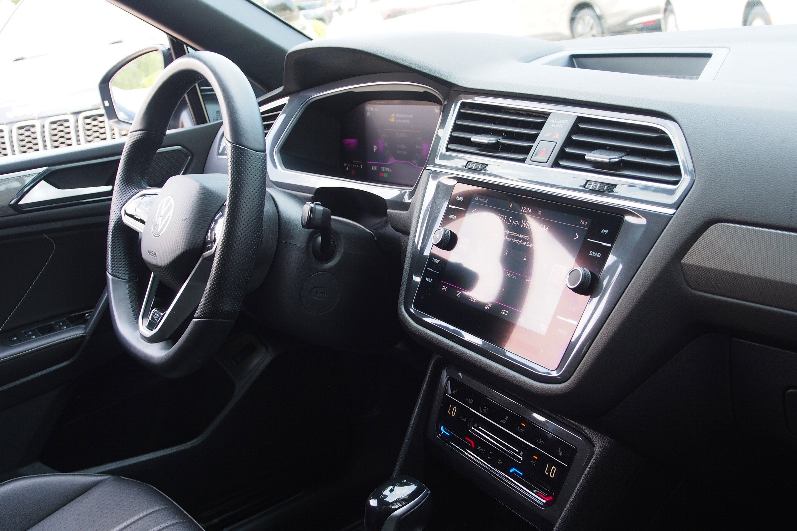 2022 Volkswagen Tiguan SE R-Line Black