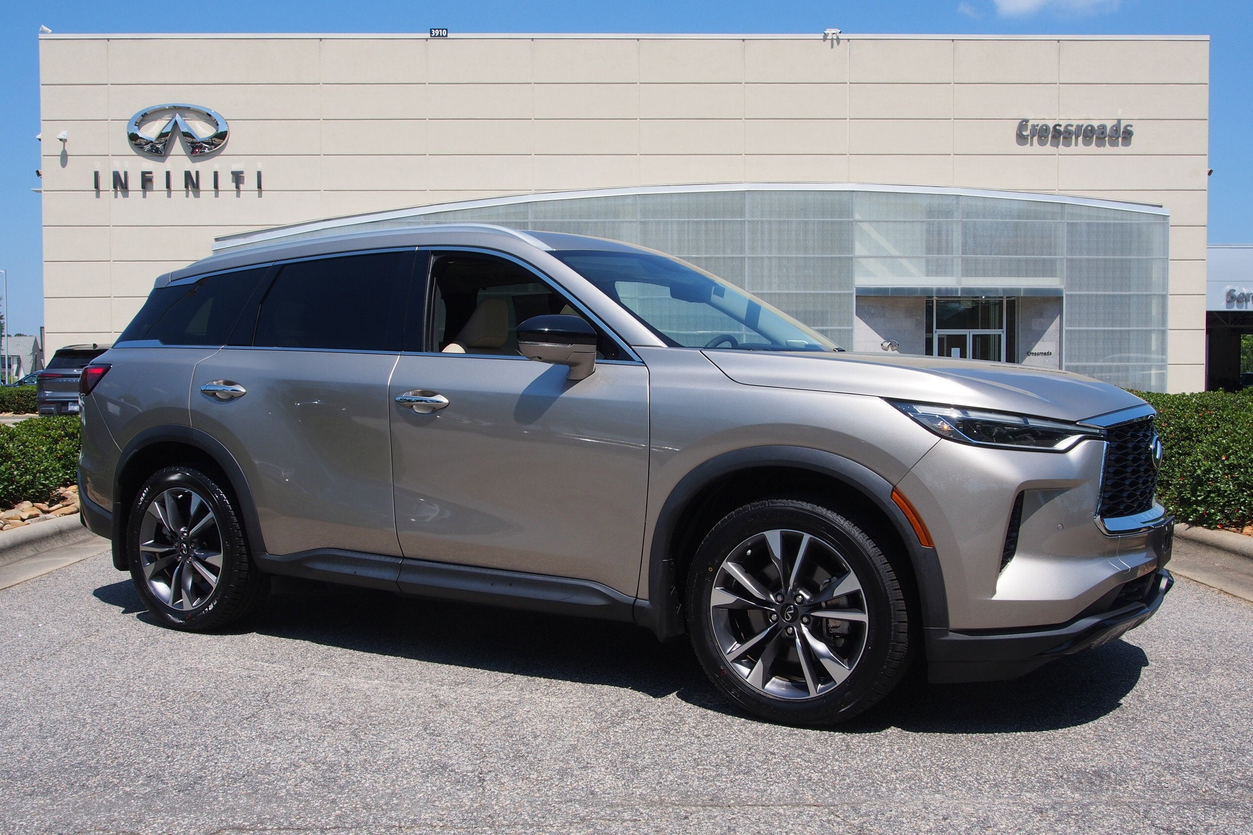 2023 INFINITI QX60 LUXE