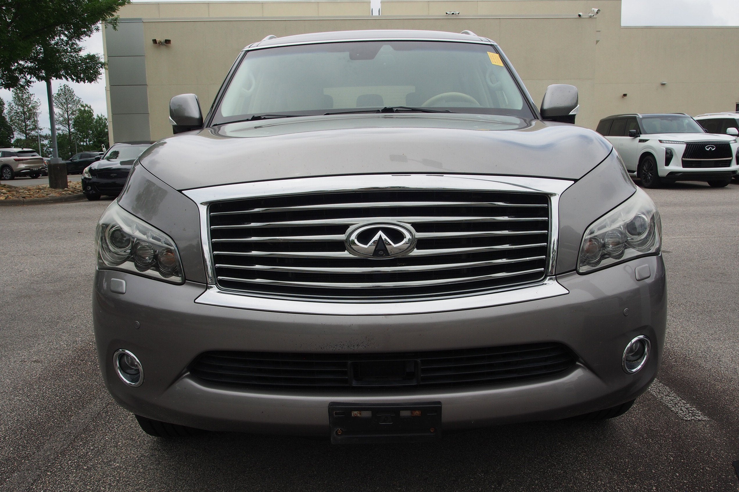 2012 INFINITI QX56 8-passenger