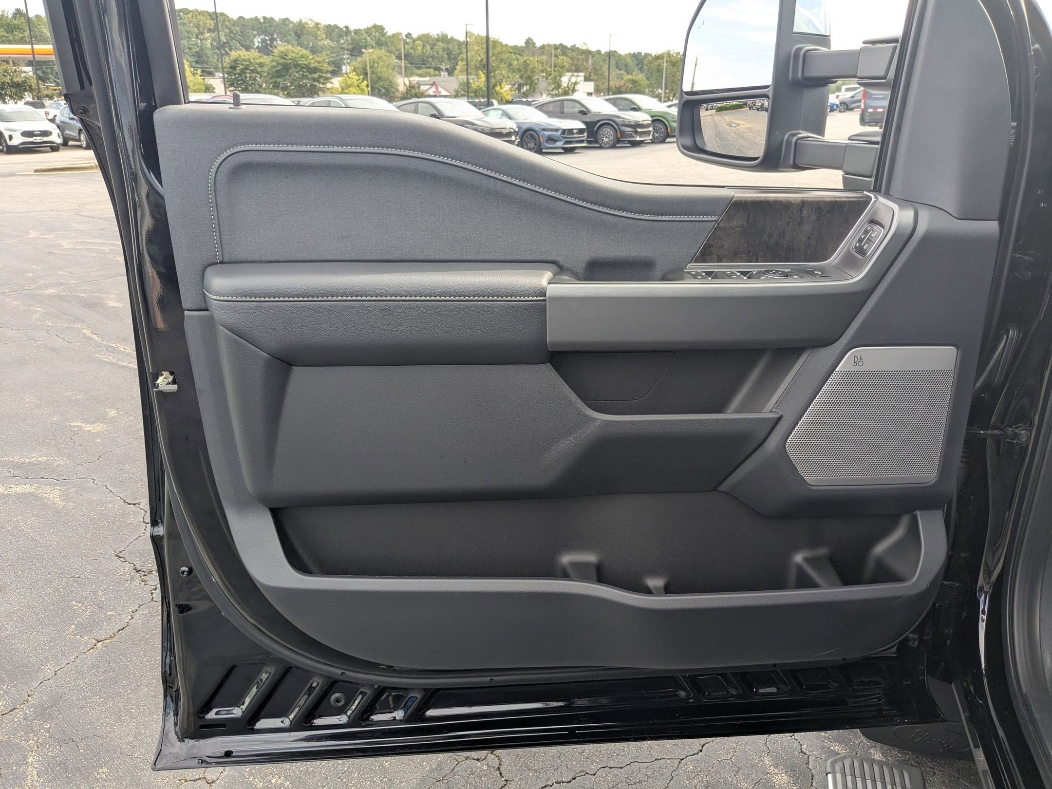 2026 Ford Super Duty F-350 DRW LARIAT