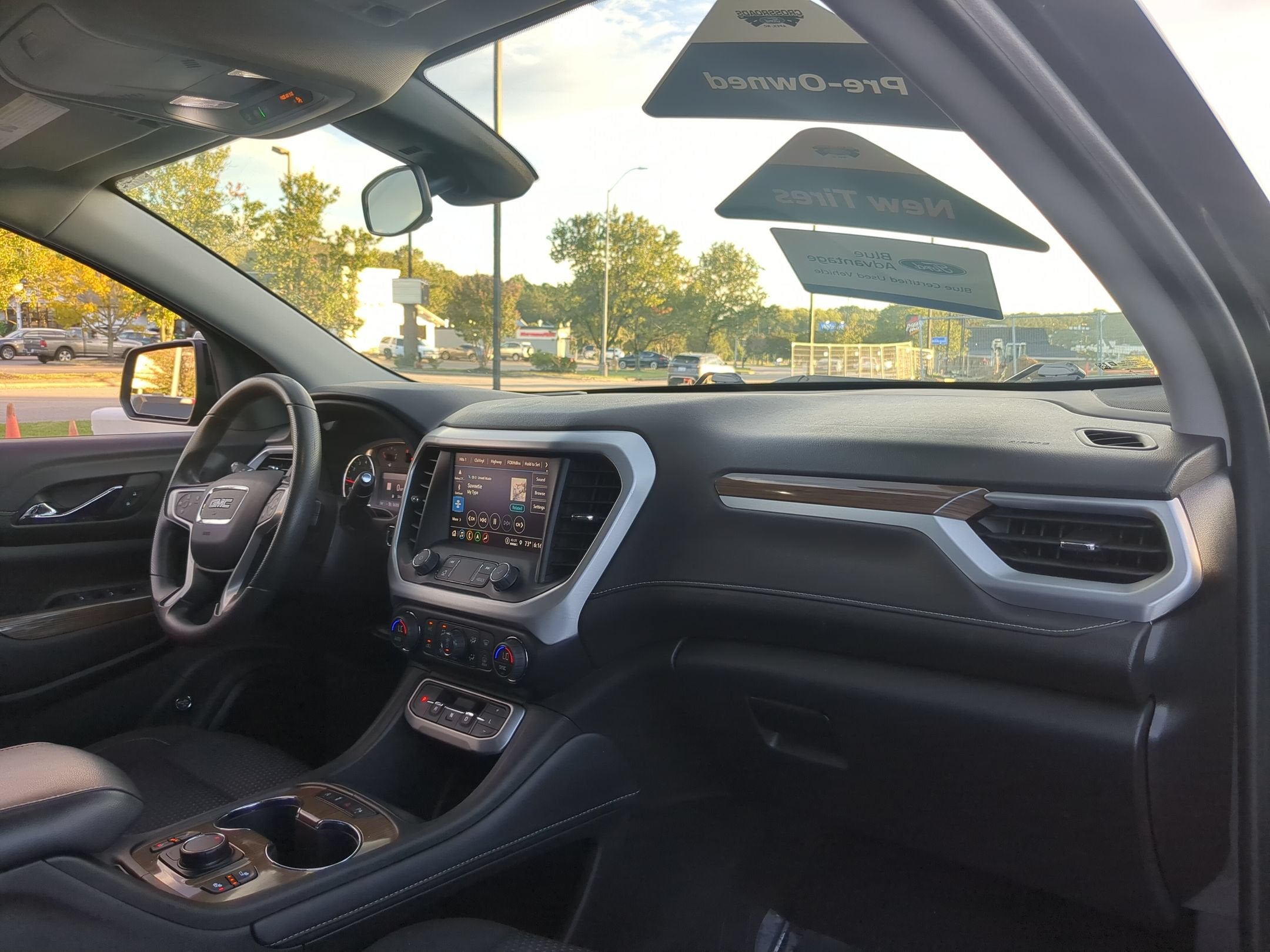 2023 GMC Acadia SLE